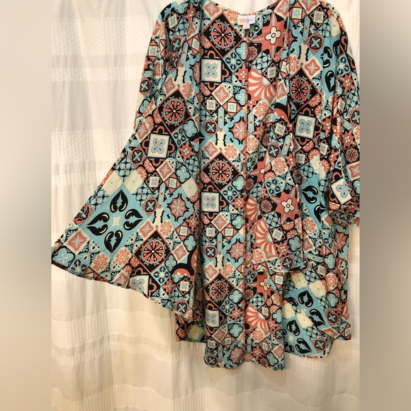 LuLaRoe Lindsey Pastel Multi Pattern Kimono Silky Light | women's size medium - Picture 5 of 6